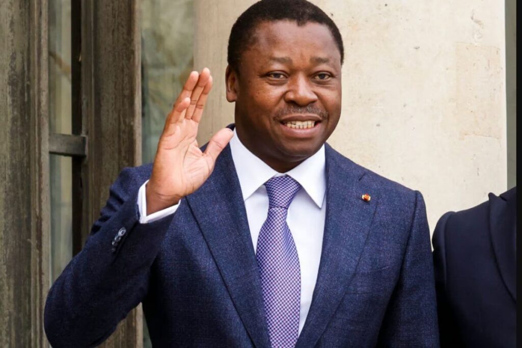 Adoption de la nouvelle Constitution